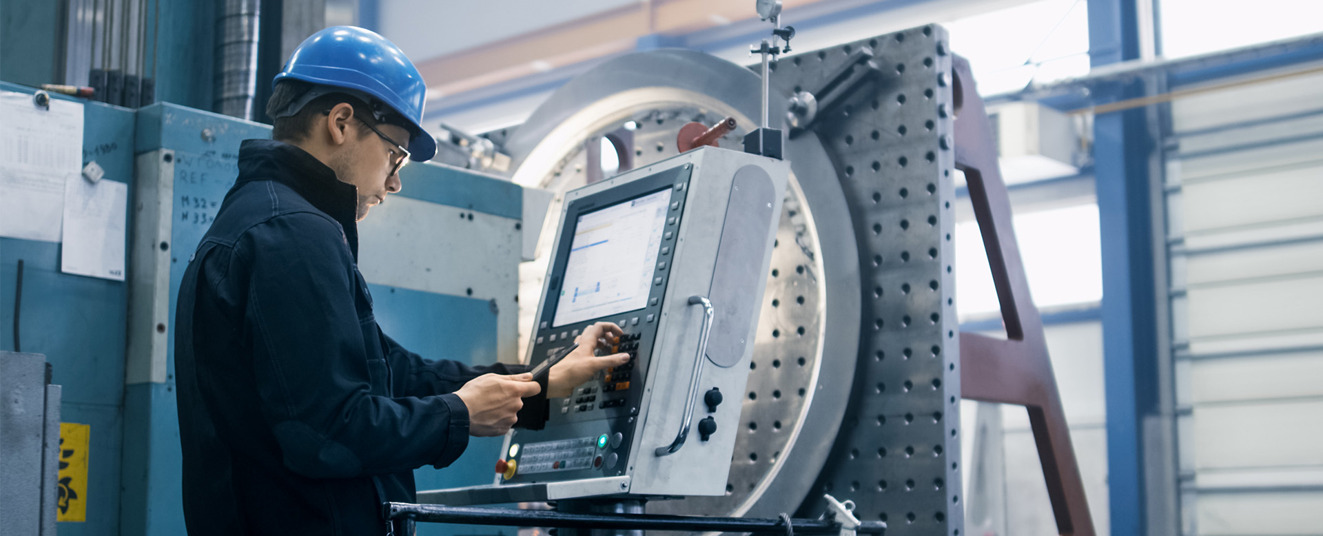 Worker setting parameters on a machine